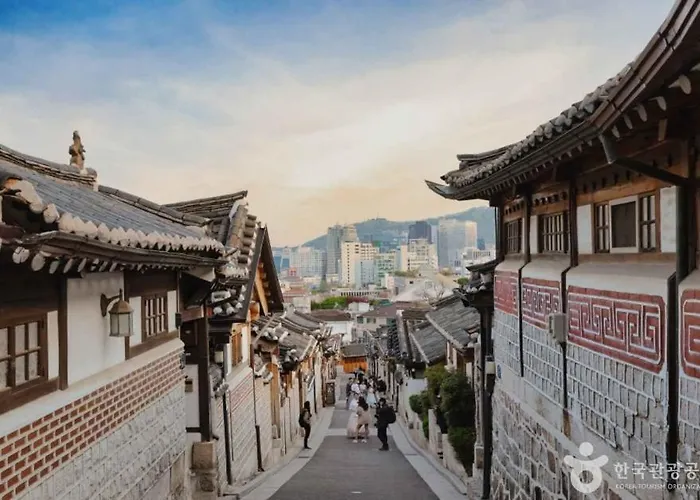 At Miasageori #up To 6 People #subway 2 Min #airport Bus 2 Min #dongdaemun 10 Min #myeongdong 15 Min #seoul Station 20 Min #gyeongbokgung Palace, Bukchon Hanok Village, Seongsu, Hongdae 25 Min #itaewon 30 Min #gangnam 40 Min *
