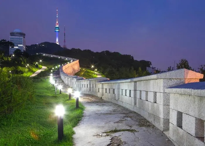 At Miasageori #up To 6 People #subway 2 Min #airport Bus 2 Min #dongdaemun 10 Min #myeongdong 15 Min #seoul Station 20 Min #gyeongbokgung Palace, Bukchon Hanok Village, Seongsu, Hongdae 25 Min #itaewon 30 Min #gangnam 40 Min ソウル特別市