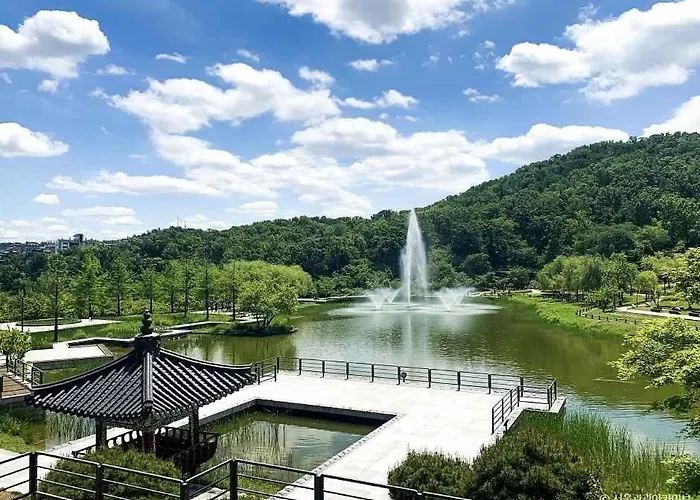 At Miasageori #up To 6 People #subway 2 Min #airport Bus 2 Min #dongdaemun 10 Min #myeongdong 15 Min #seoul Station 20 Min #gyeongbokgung Palace, Bukchon Hanok Village, Seongsu, Hongdae 25 Min #itaewon 30 Min #gangnam 40 Min *