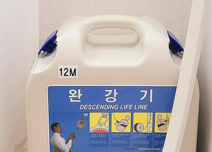 At Miasageori #up To 6 People #subway 2 Min #airport Bus 2 Min #dongdaemun 10 Min #myeongdong 15 Min #seoul Station 20 Min #gyeongbokgung Palace, Bukchon Hanok Village, Seongsu, Hongdae 25 Min #itaewon 30 Min #gangnam 40 Min ソウル特別市